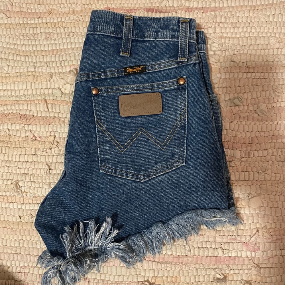 Frayed wrangler jean shorts